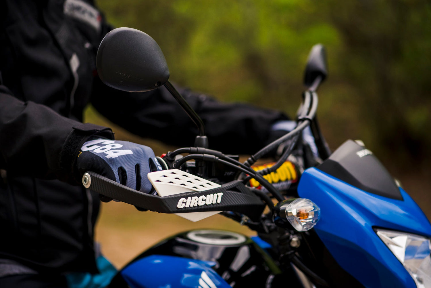 Por que o protetor de mão é essencial no frio (e não só na trilha)