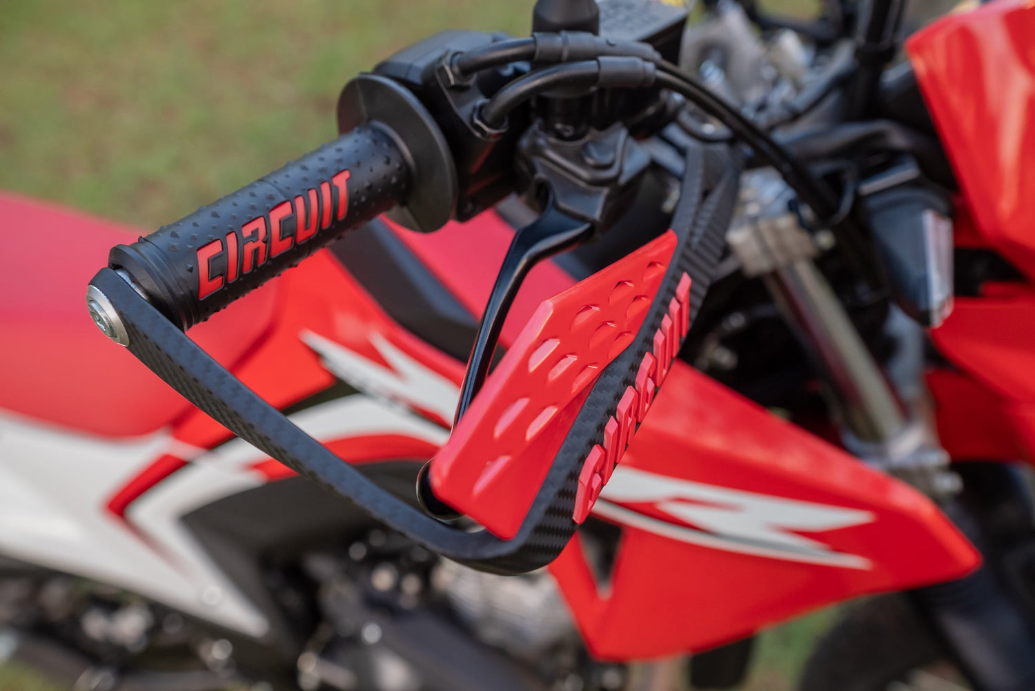 Por que Escolher Manoplas Confortáveis Pode Transformar Sua Pilotagem?