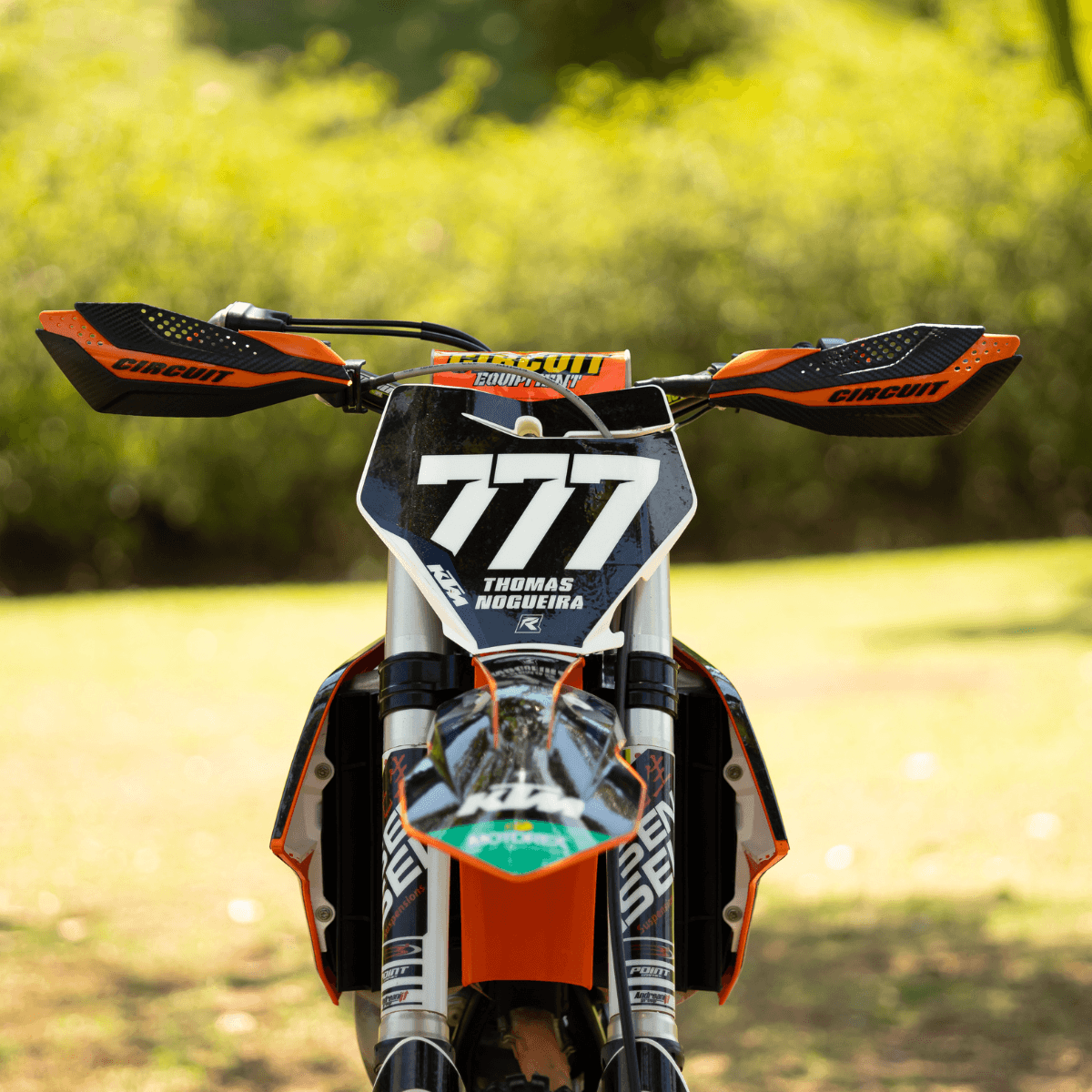 Protetor de Mão Dakar instalado na motocicleta